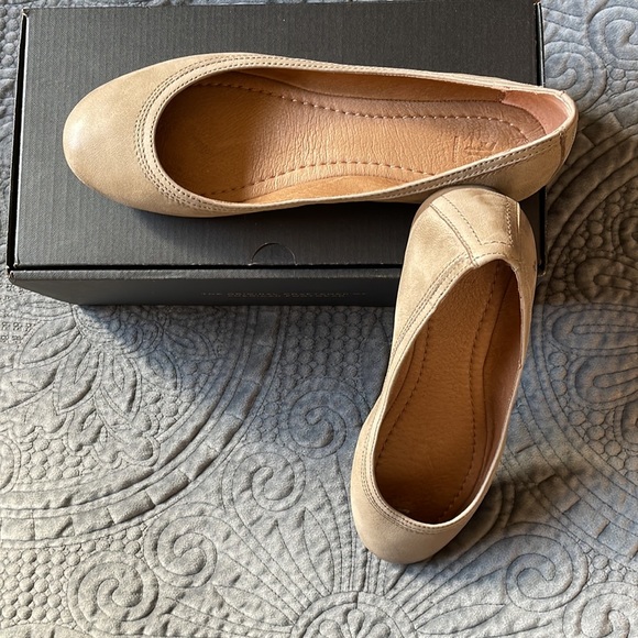 Frye Women’s Leather Carrie Ballet Size 9.5M. Color: Ash - Picture 2 of 9